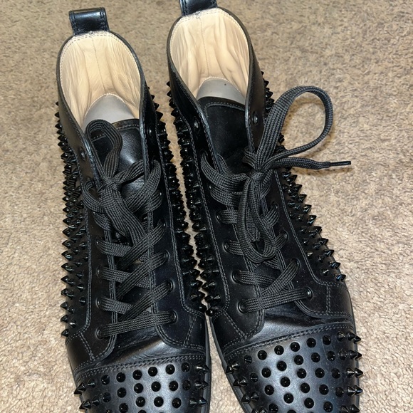 Louis Allover Spikes High Top Sneaker
CHRISTIAN LOUBOUTIN - Picture 2 of 4